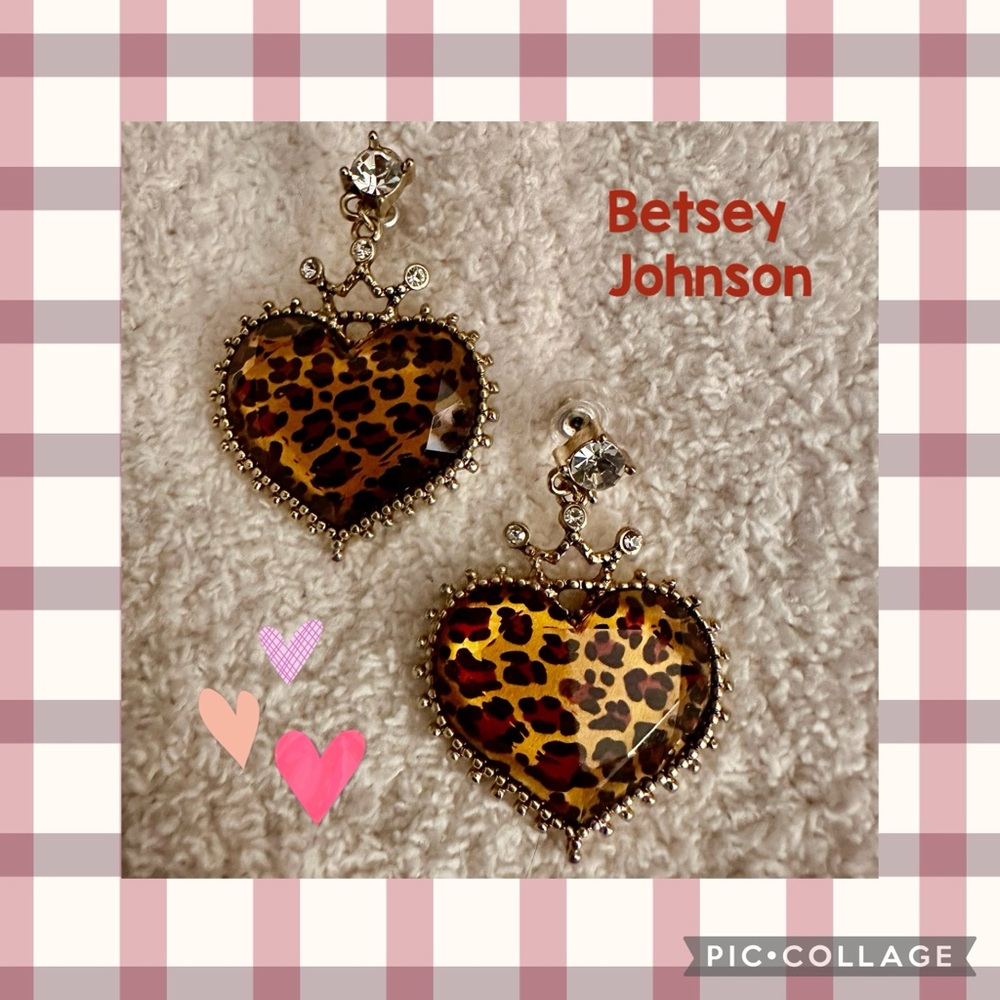 Betsey Johnson pierced earrings. So cute!! 
💥FREE SHIPPING!💥